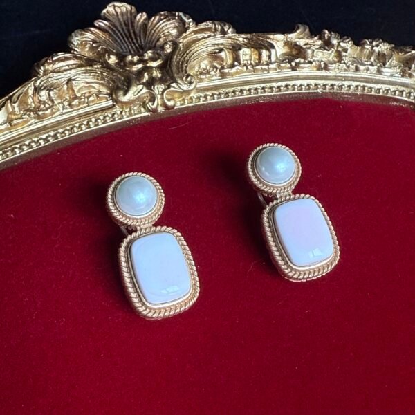 Glass Pearl Rouge Shell Earrings