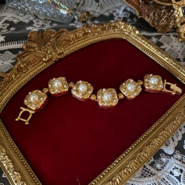 Gold-plated cube pearl bracelet