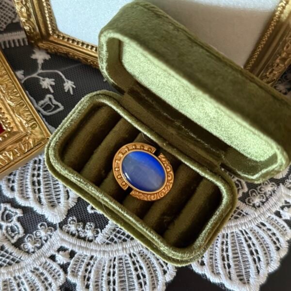 Blue cat's eye stone court style ring